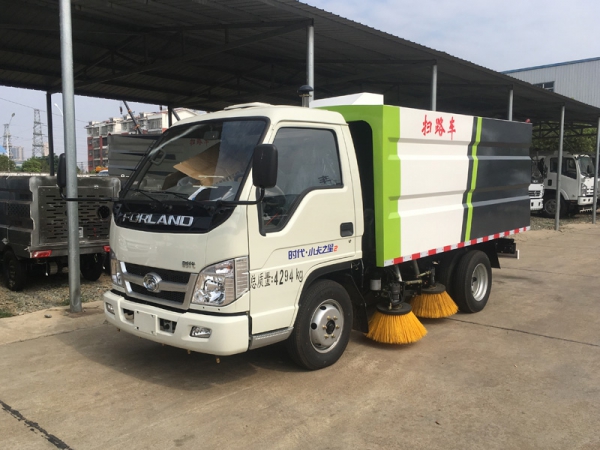 福田小卡時(shí)代掃路車3方塵箱/1.54方水 福田小卡時(shí)代掃路車3方塵箱/1.54方水